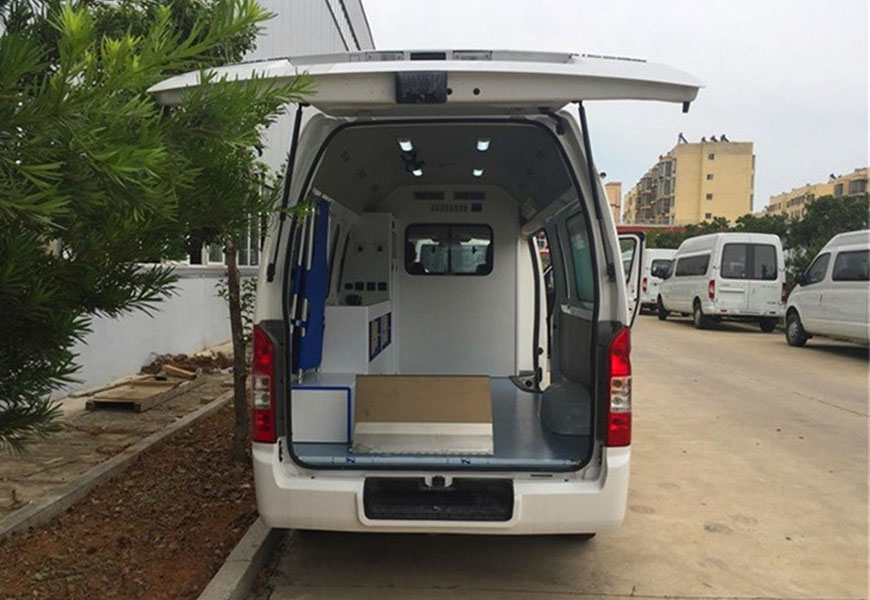 國(guó)六福田G9救護(hù)車(chē)