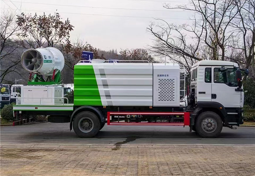 重汽汕德卡多功能抑塵車(chē)