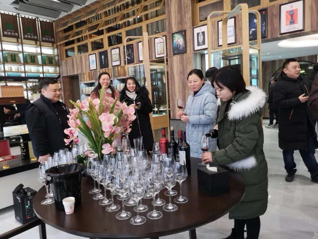 專題：程力匯隆重試營業，賓客盈門商賈名媛薈萃