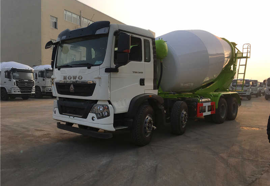 輕量化重汽豪沃14方攪拌車